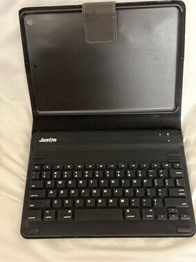 JustYn Black Bluetooth Keyboard Case for Tablet — Portable Folio